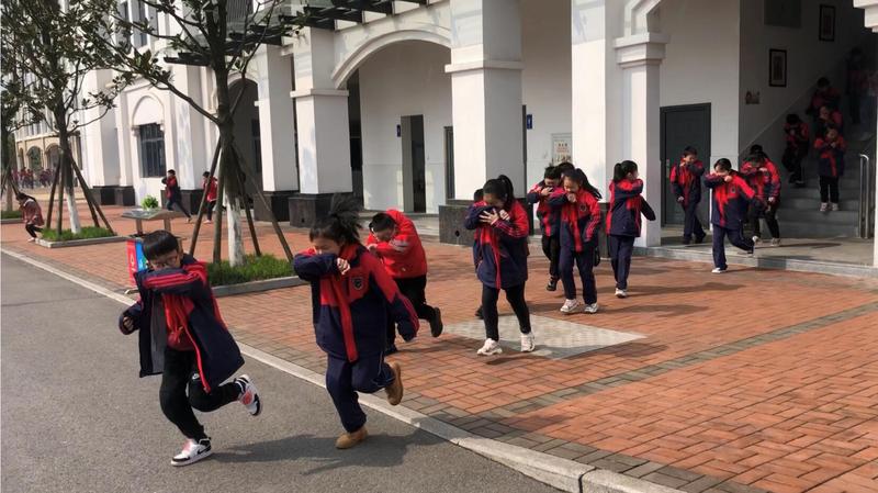 防震减灾 生命至上丨小学部开展应急疏散演练活动