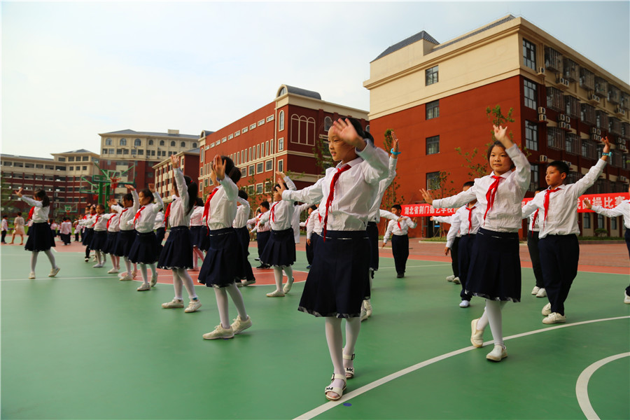 德艺学校南校（碧桂园）举行戏曲操和弟子规操比赛